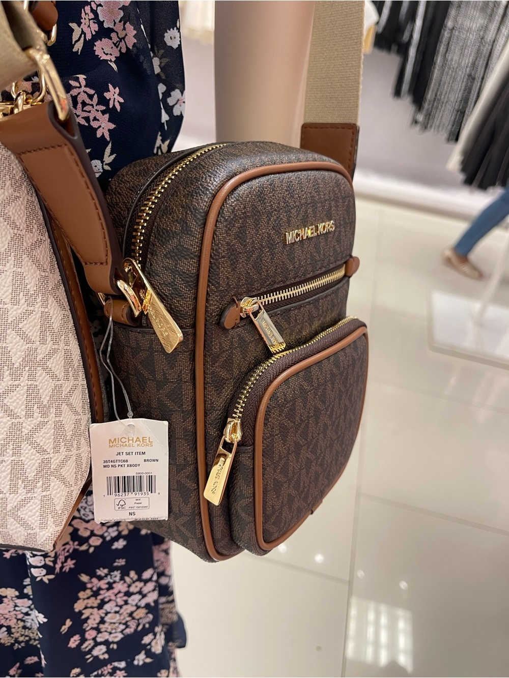 MICHAEL KORS Jet Set Medium Flight NS Pocket Signature Logo Crossbody
Brown
NWT - Picture 6 of 16
